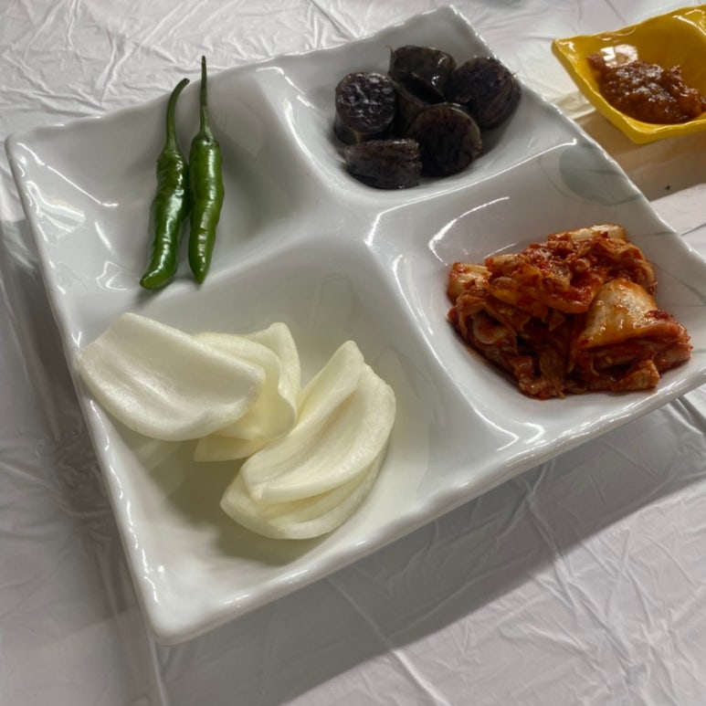 김치와 순대 등 밑반찬