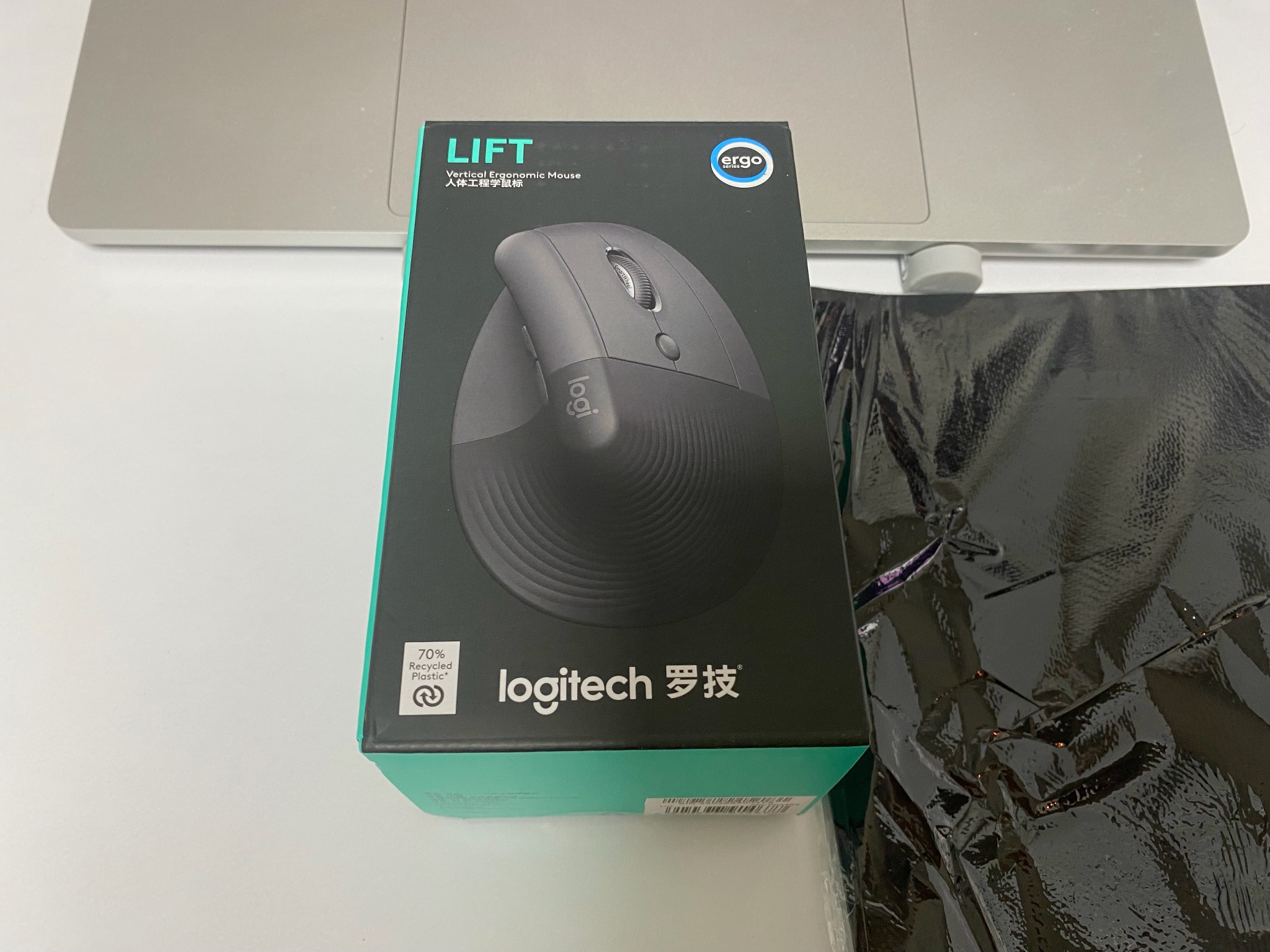 로지텍 LIFT 제품 상자