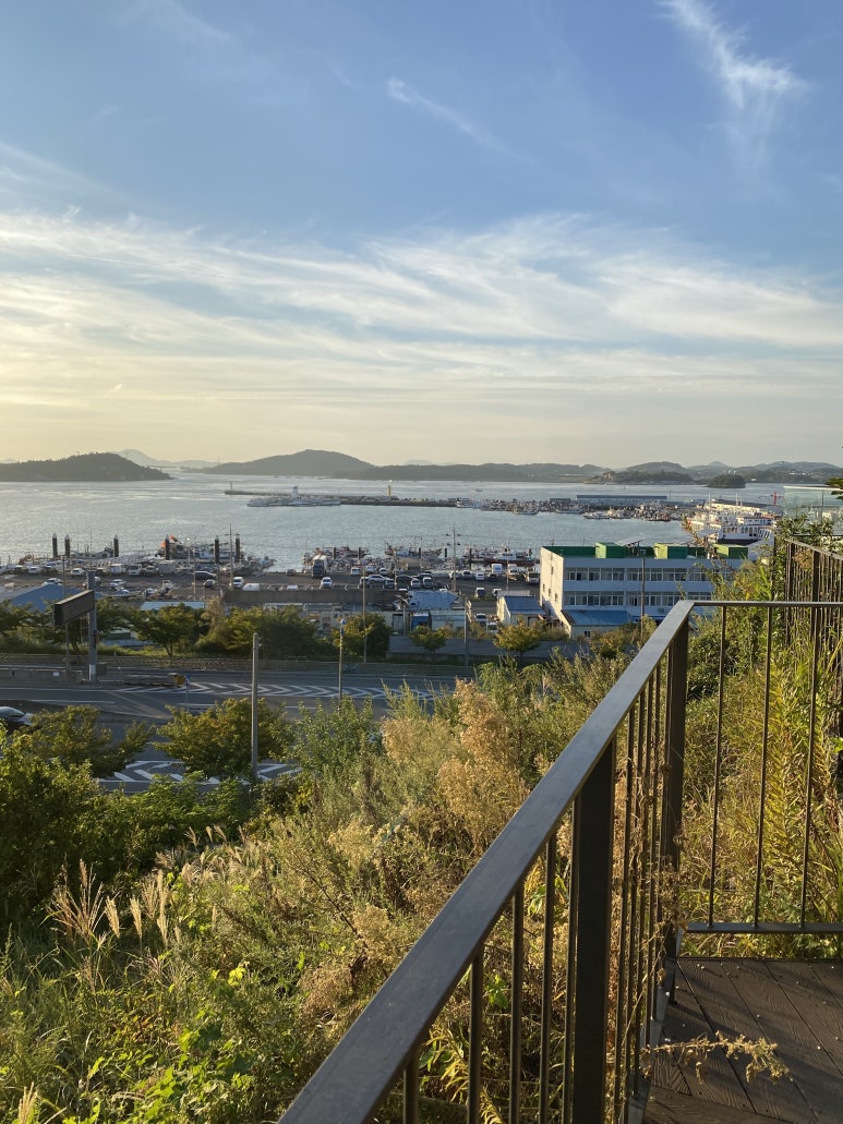카페 주변에서 내려다본 목포 항구