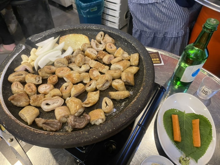 불판에서 구워지는 소금구이