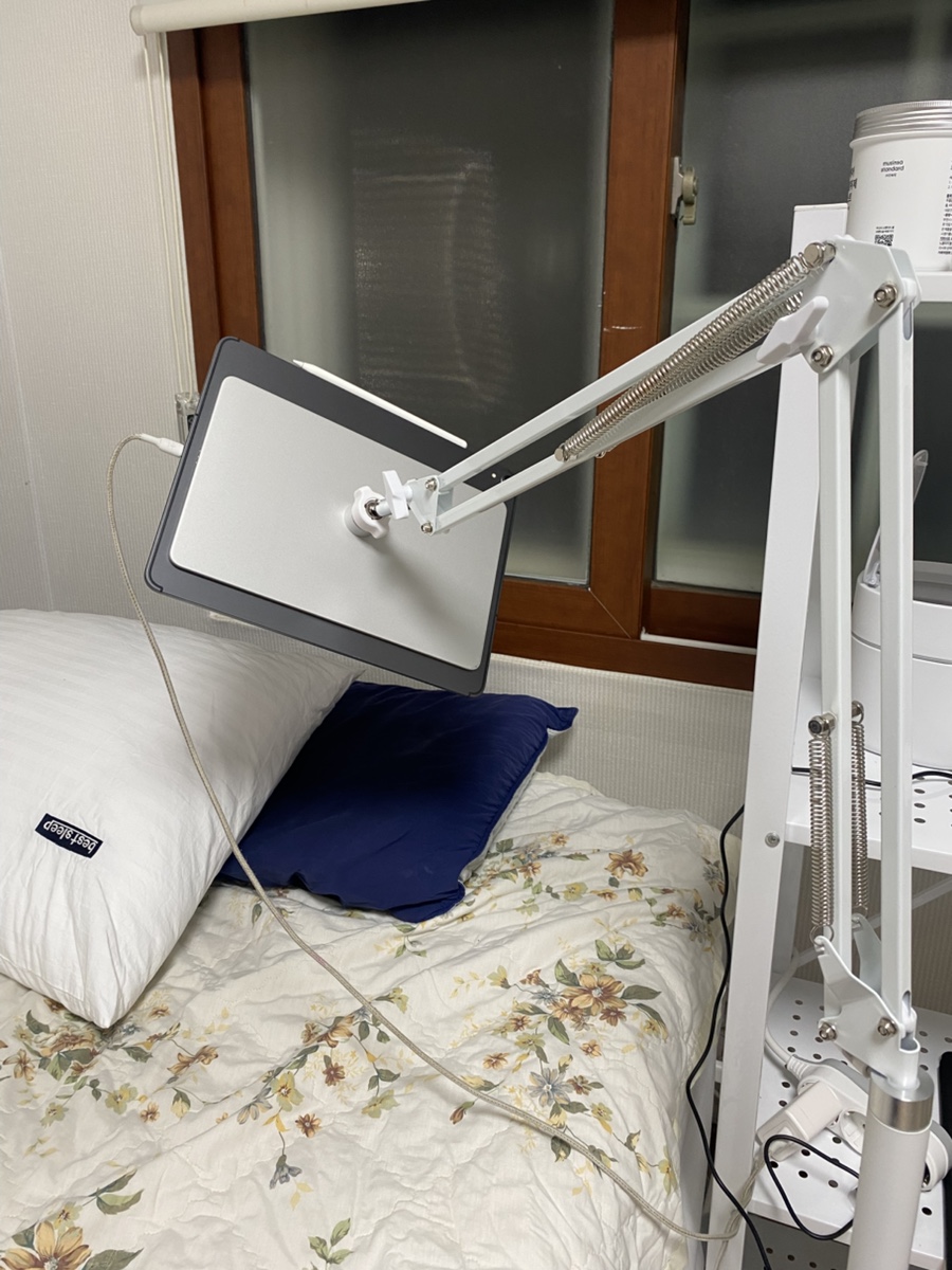 아이패드 방향에 맞춘 니케 거치대 발판과 배치
