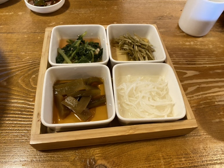 냉면과 함께 나온 반찬