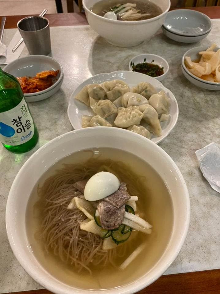 남포면옥 냉면과 면의 모습