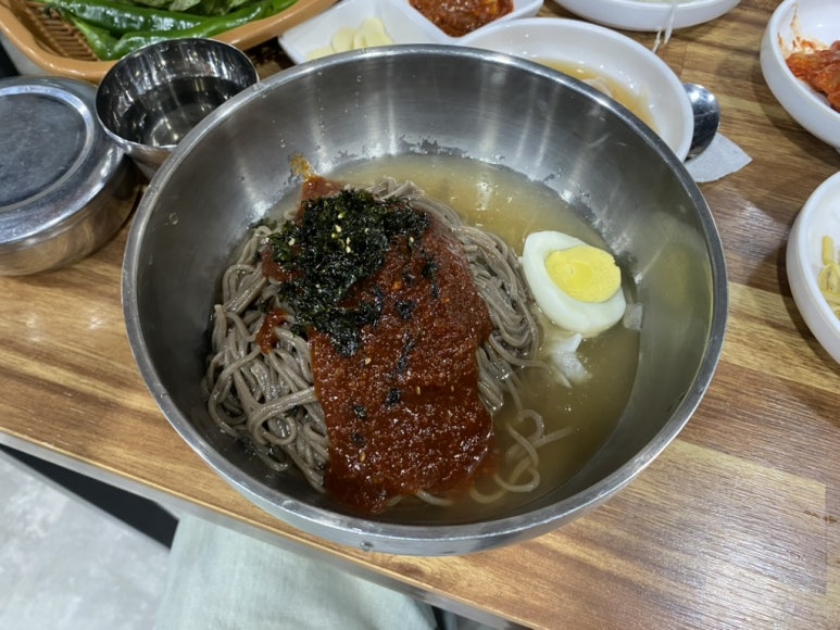 삼겹살과 함께 주문한 막국수