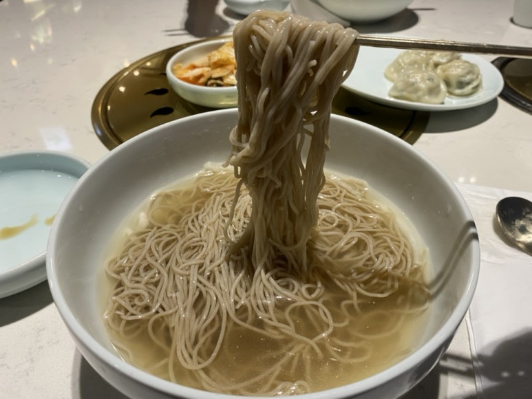 들어 올린 청류 메밀면