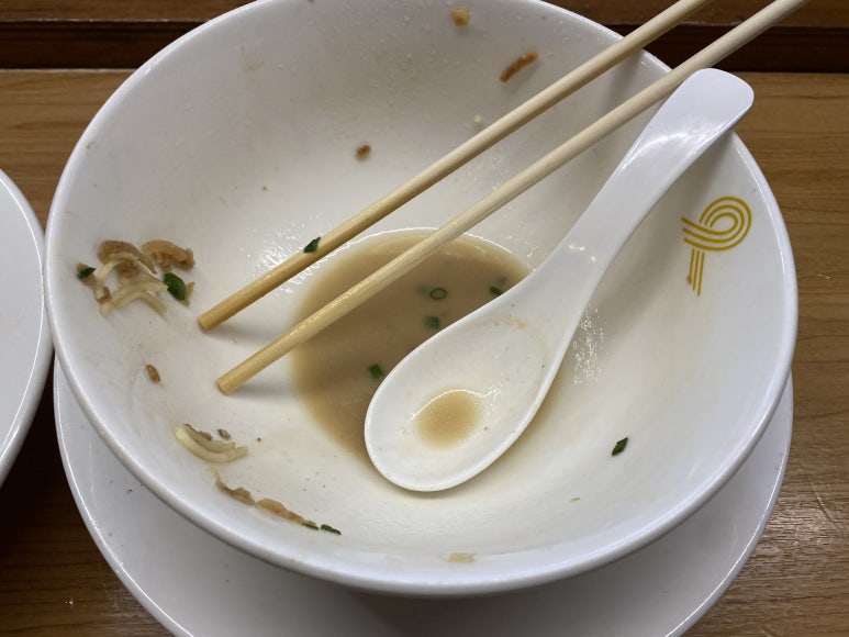 국물까지 먹고 비운 그릇