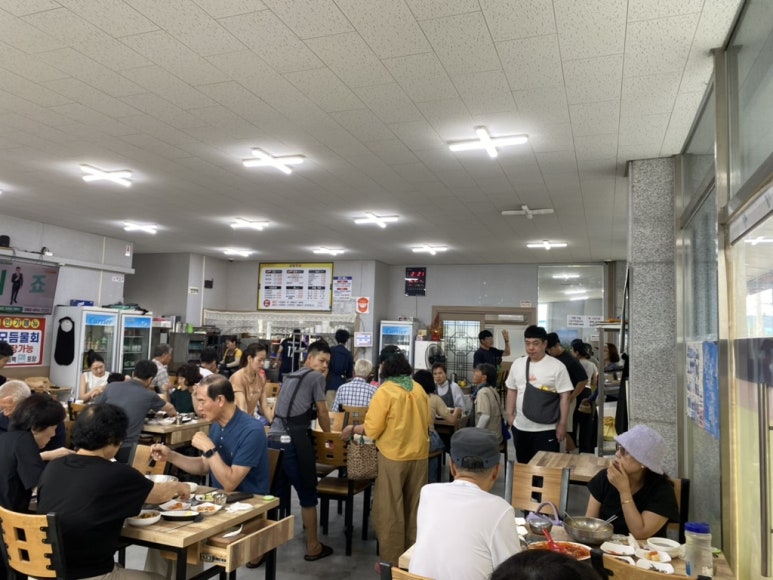 신안맛집 점심시간 내부
