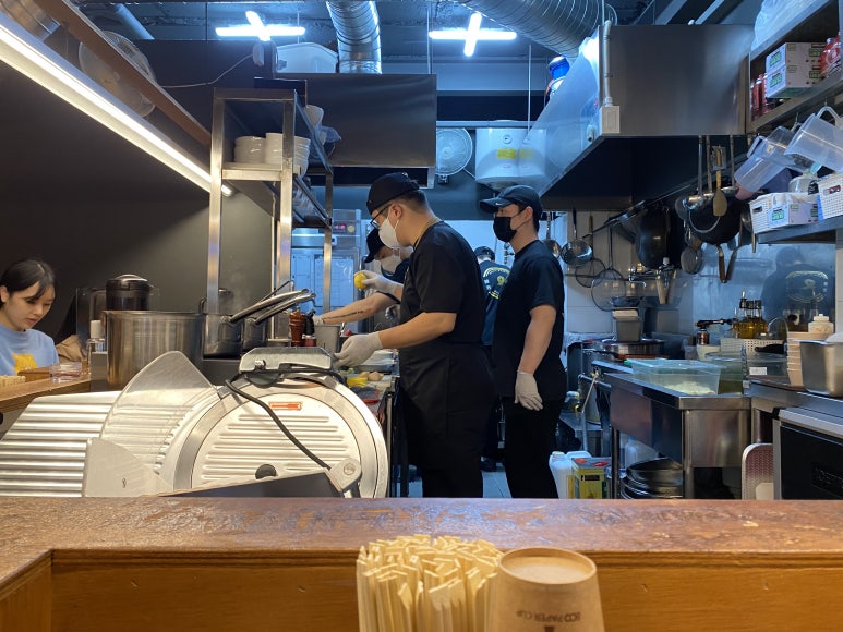 조리 과정을 볼 수 있는 열린 주방